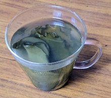 他の写真1: めかぶ茶7０ｇ１０袋　送料無料  簡単 お湯を注げば出来上がり！ 玉子スープ暑い時の塩分補給にも
