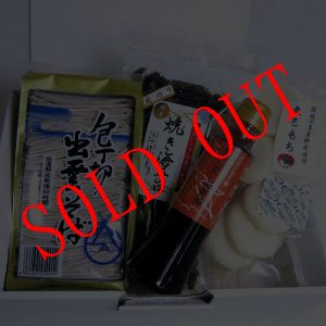 画像: 年越しセット（乾そば・包丁切り、 まる餅、国産焼き海苔、あごだし醤油）