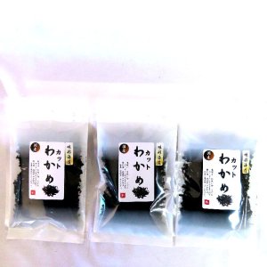 画像: 【送料無料・ポスト投函】 カットわかめ ３０ｇ ３袋 貴重な国産 無添加     味噌汁 お吸い物 うどん ラーメン 水戻し後酢の物 に　　